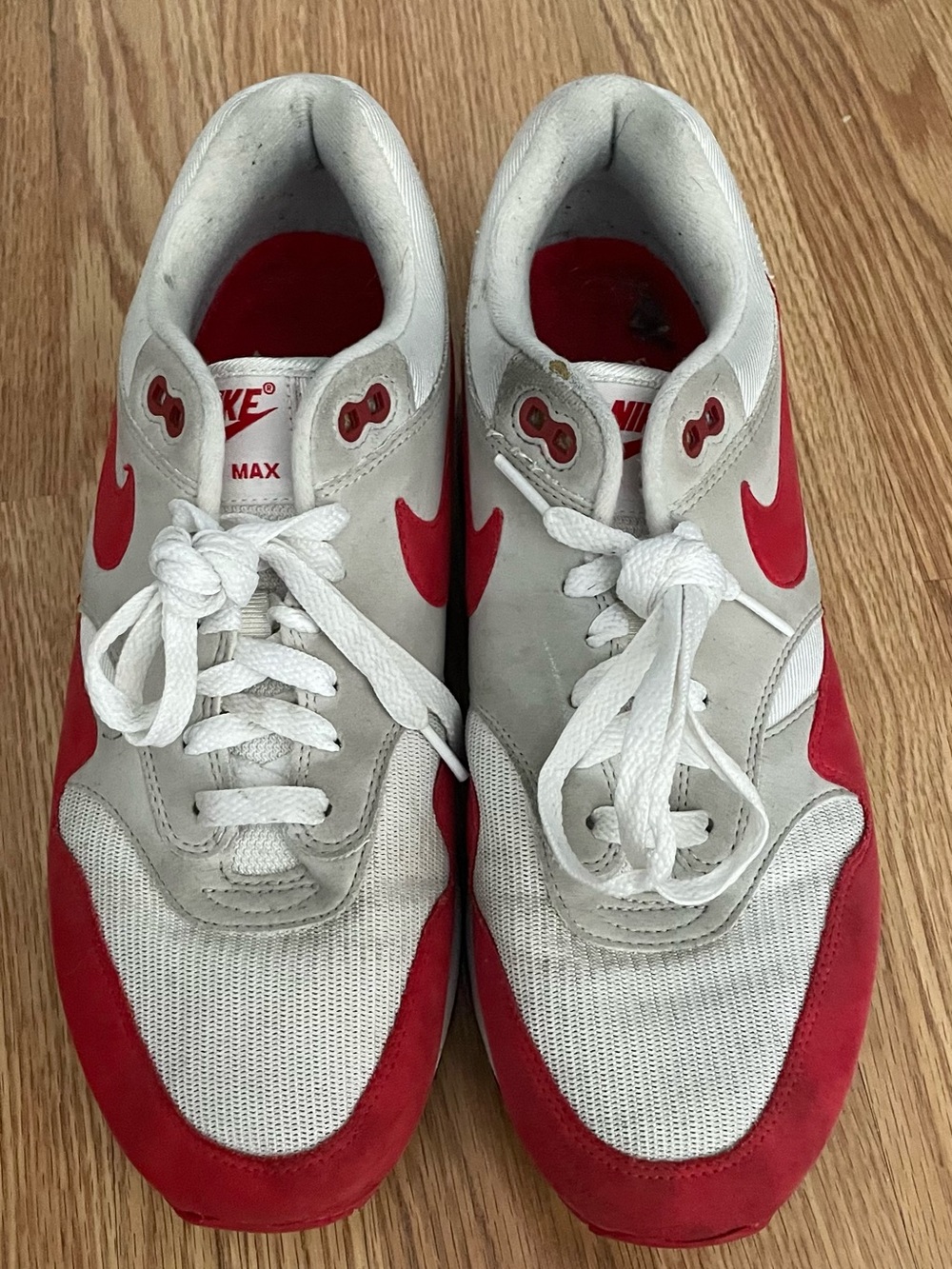 Nike White and Red Low-Top Sneakers